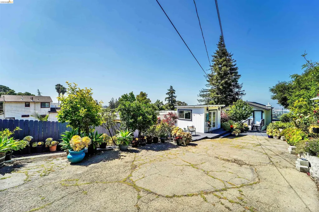 7907 Michigan Avenue Oakland CA 94605