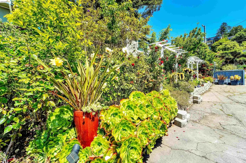 7907 Michigan Avenue Oakland CA 94605