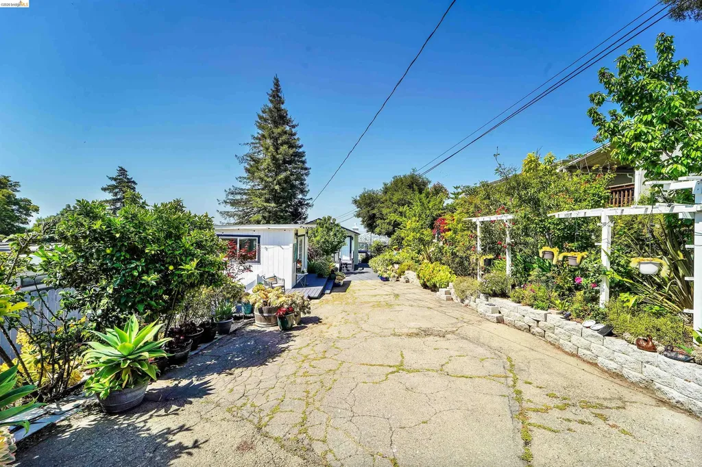 7907 Michigan Avenue Oakland CA 94605
