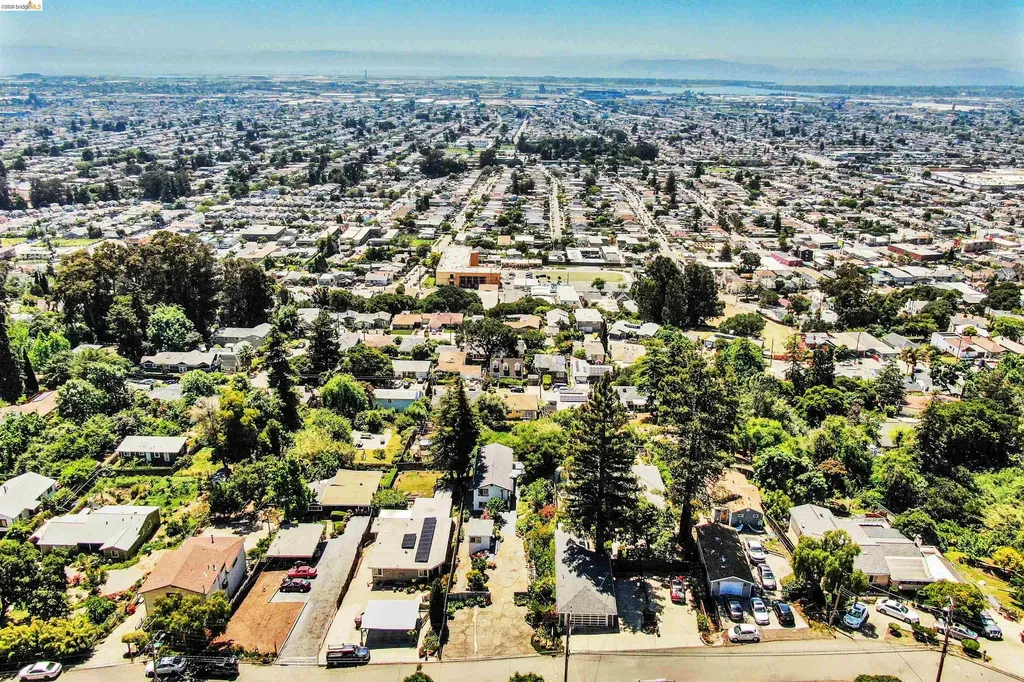 7907 Michigan Avenue Oakland CA 94605