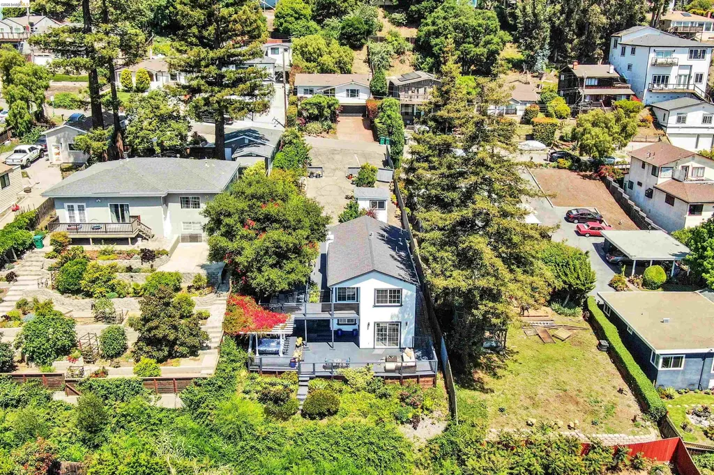 7907 Michigan Avenue Oakland CA 94605