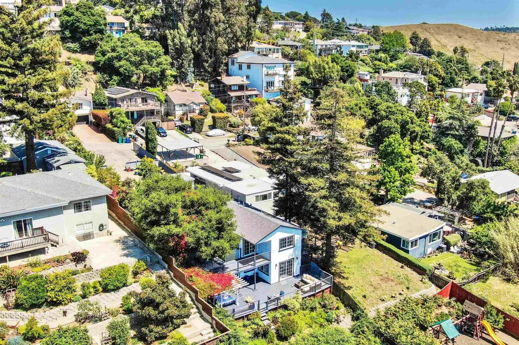 7907 Michigan Avenue Oakland CA 94605
