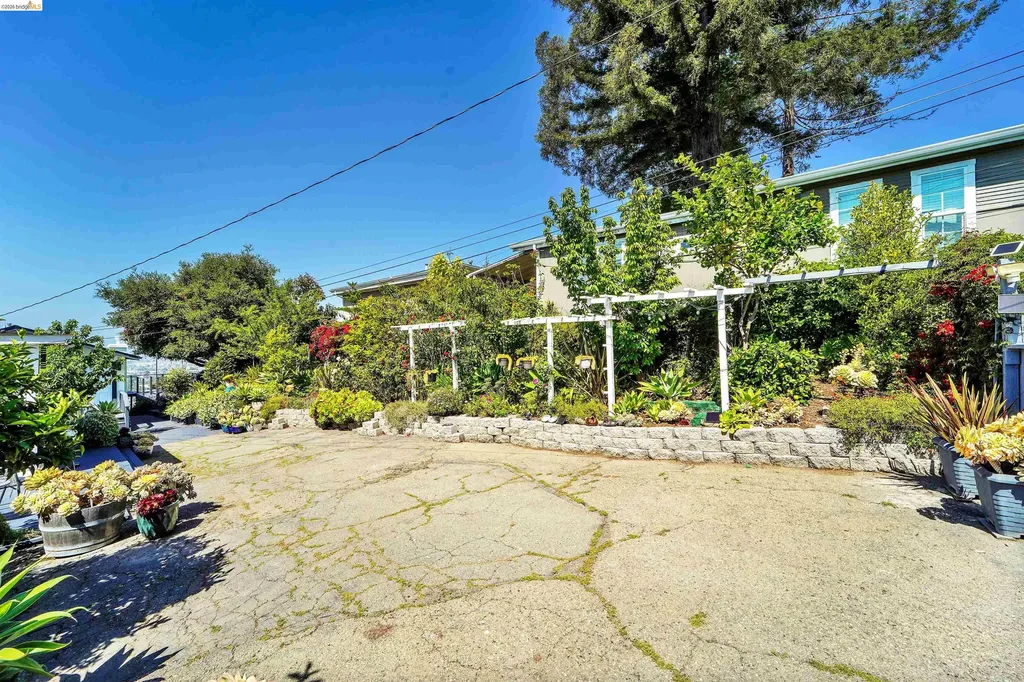 7907 Michigan Avenue Oakland CA 94605