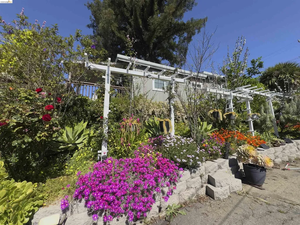 7907 Michigan Avenue Oakland CA 94605