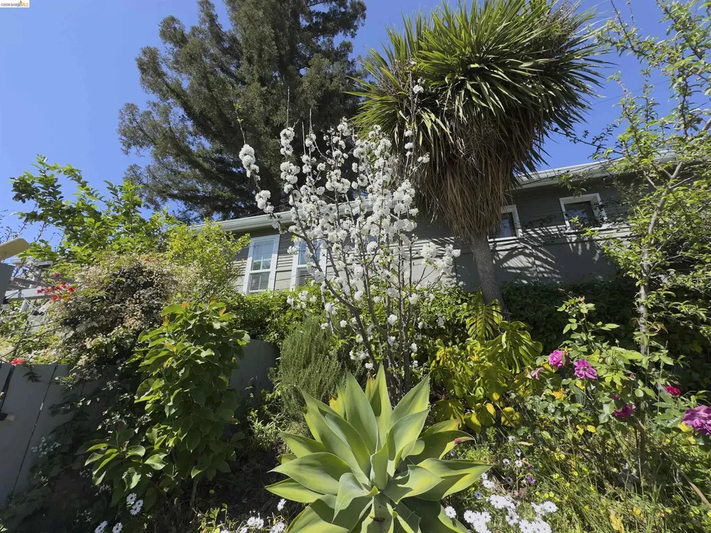 7907 Michigan Avenue Oakland CA 94605