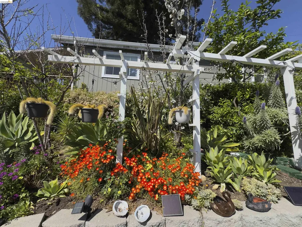 7907 Michigan Avenue Oakland CA 94605