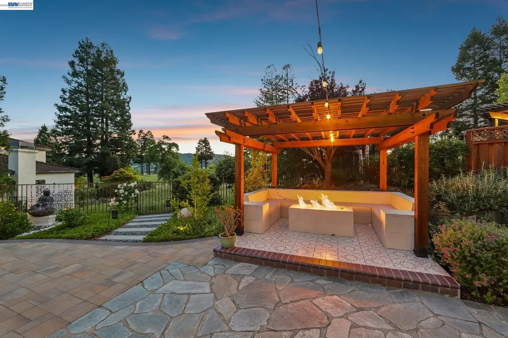 1095 Canyon Hills Road San Ramon CA 94582