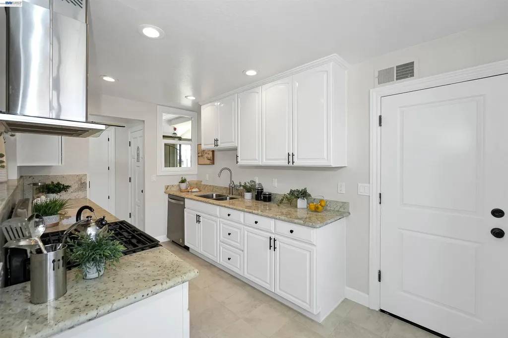 31032 Carroll Avenue Hayward CA 94544