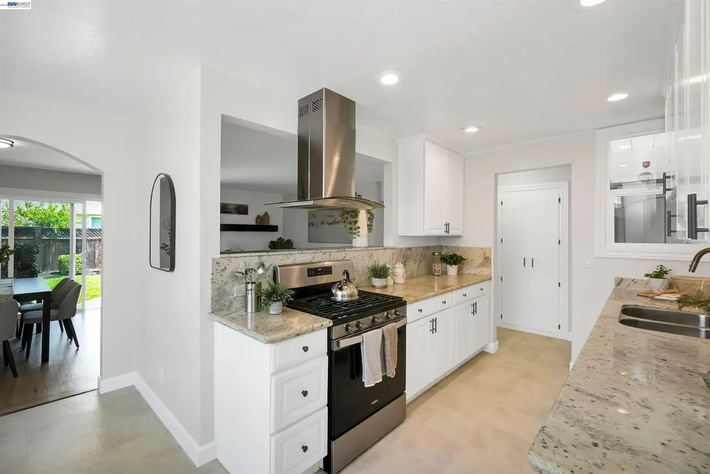 31032 Carroll Avenue Hayward CA 94544