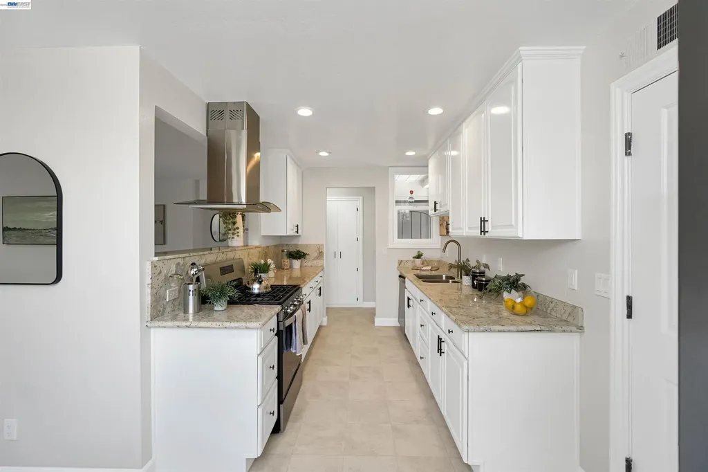 31032 Carroll Avenue Hayward CA 94544