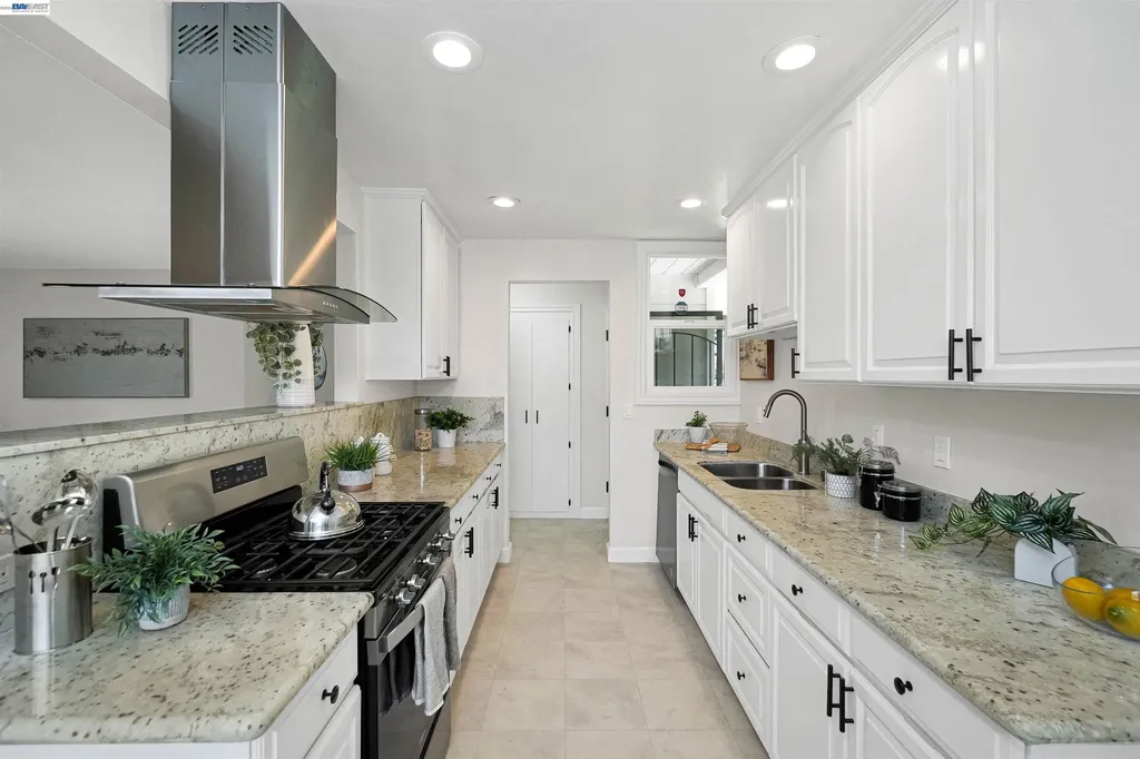31032 Carroll Avenue Hayward CA 94544