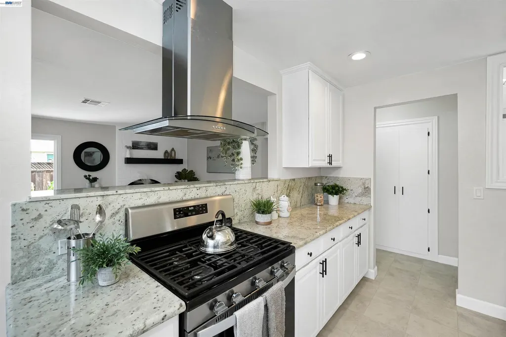 31032 Carroll Avenue Hayward CA 94544