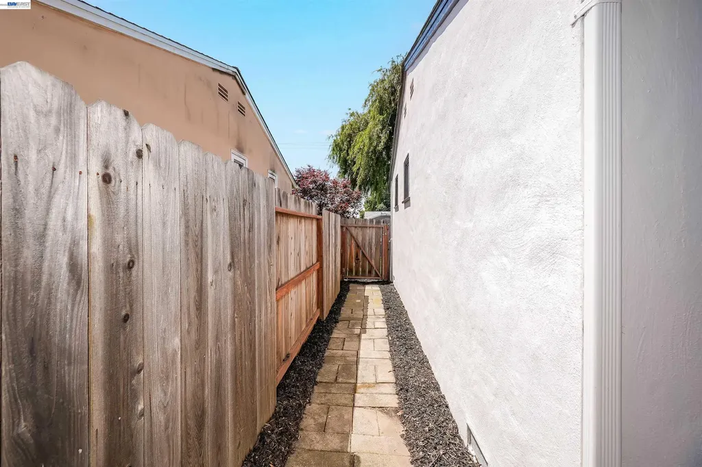 31032 Carroll Avenue Hayward CA 94544
