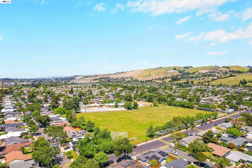 31032 Carroll Avenue Hayward CA 94544