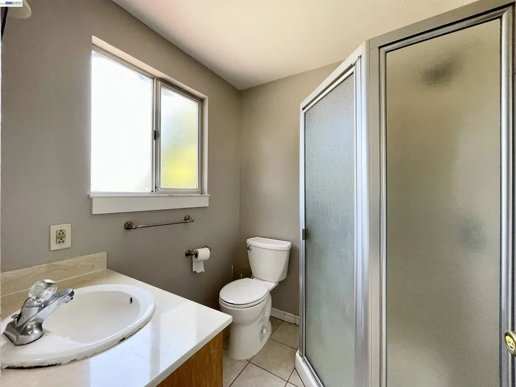 2517 Webb Avenue Alameda CA 94501