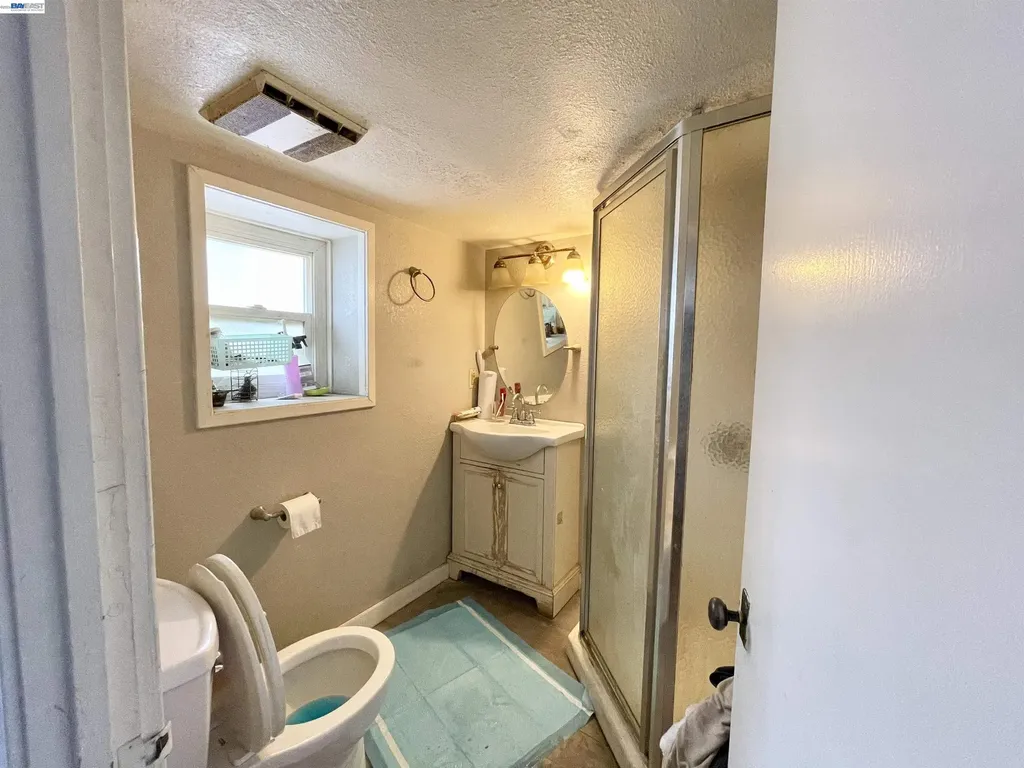 2517 Webb Avenue Alameda CA 94501
