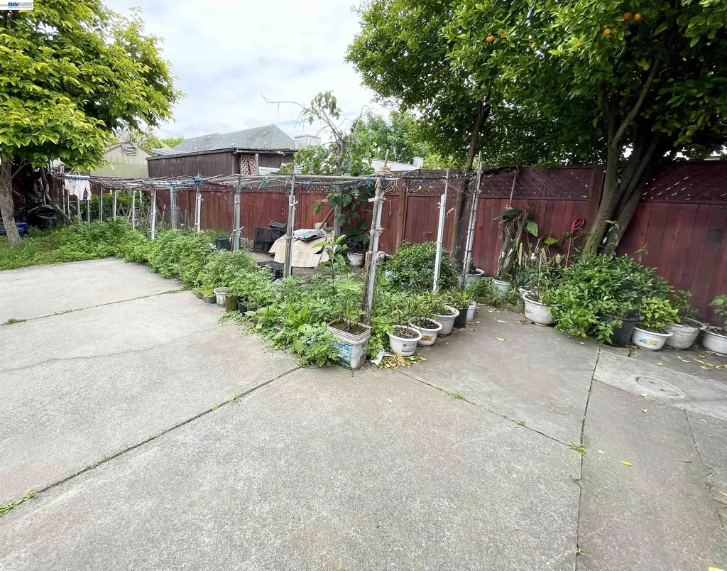 2517 Webb Avenue Alameda CA 94501