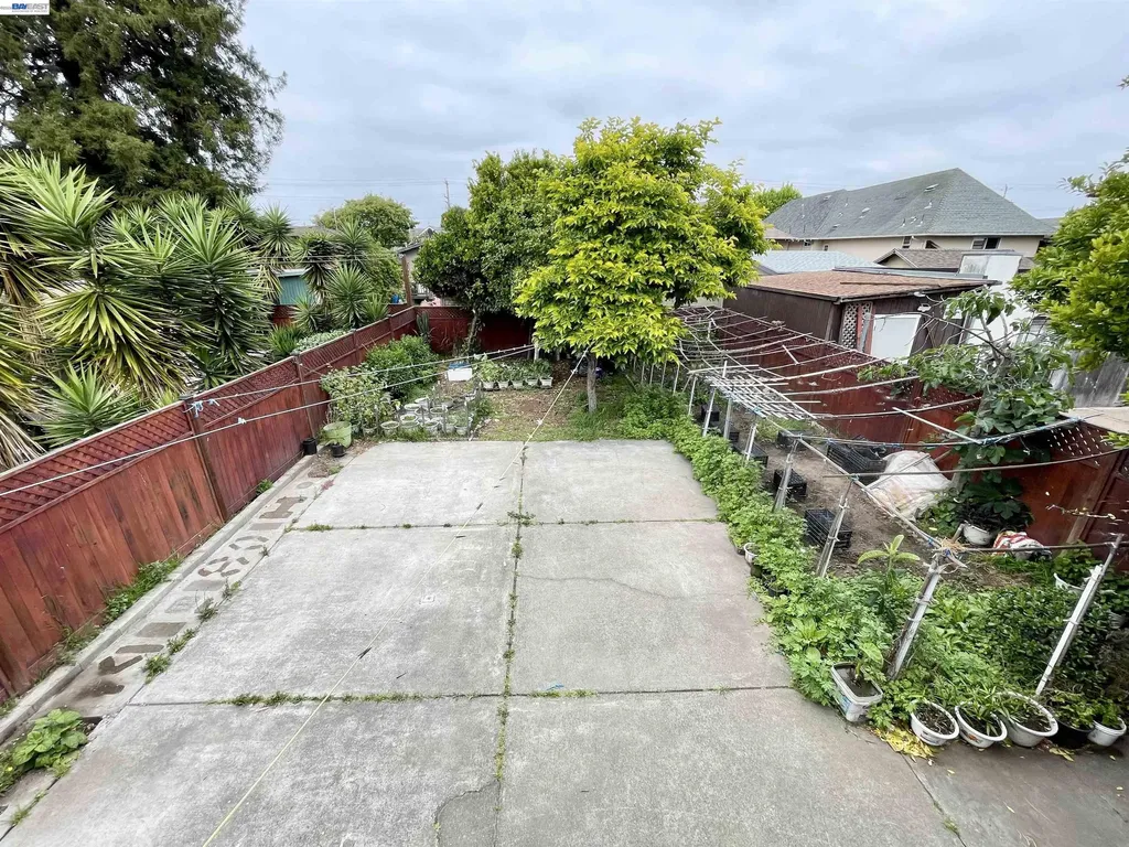 2517 Webb Avenue Alameda CA 94501