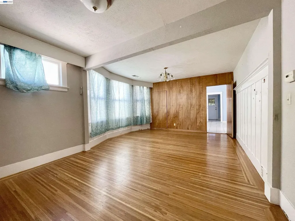 2517 Webb Avenue Alameda CA 94501