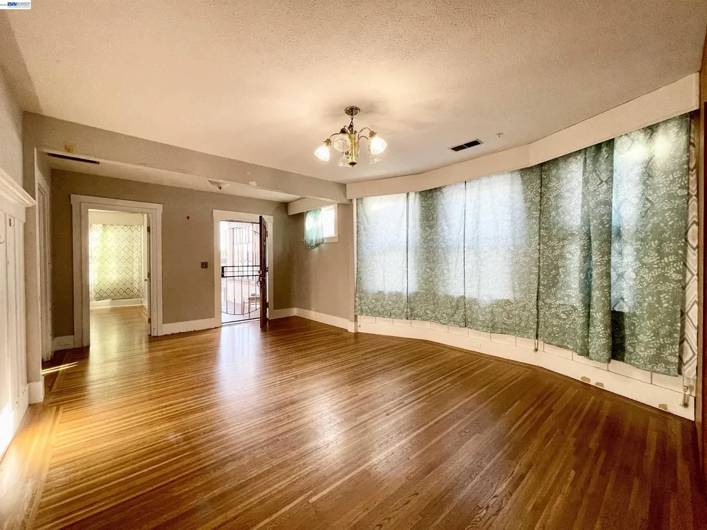 2517 Webb Avenue Alameda CA 94501