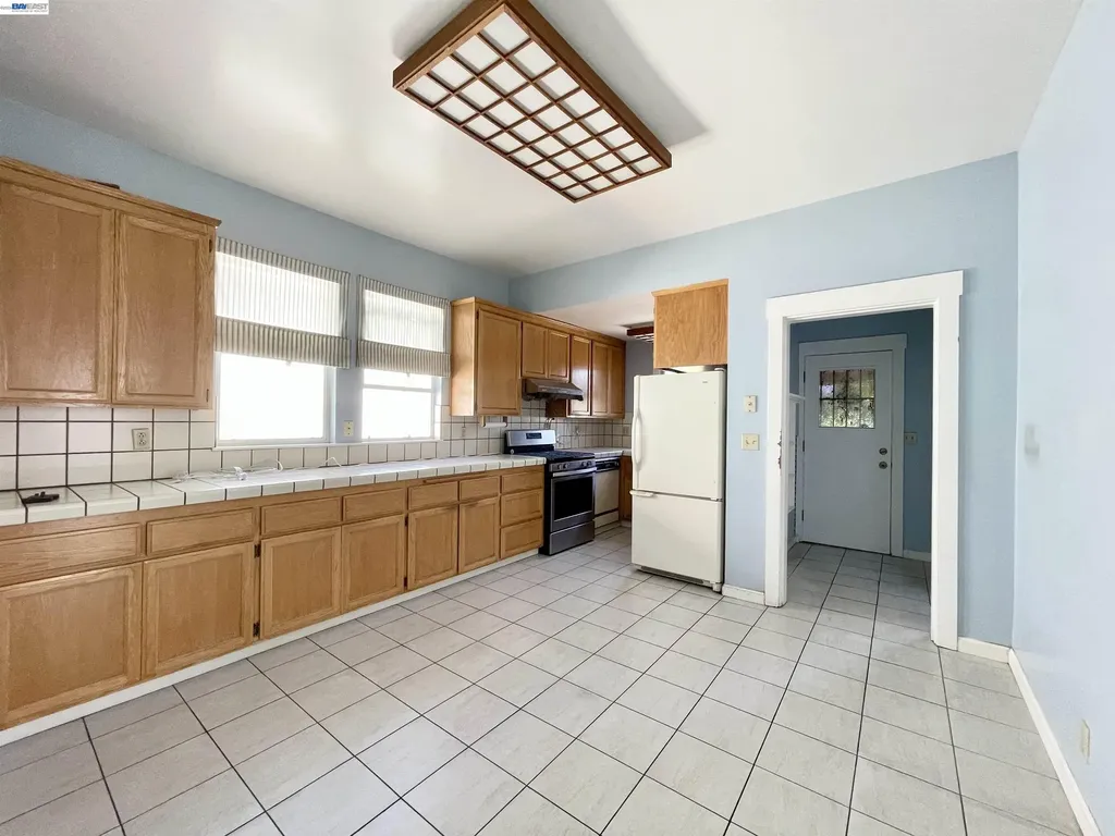 2517 Webb Avenue Alameda CA 94501