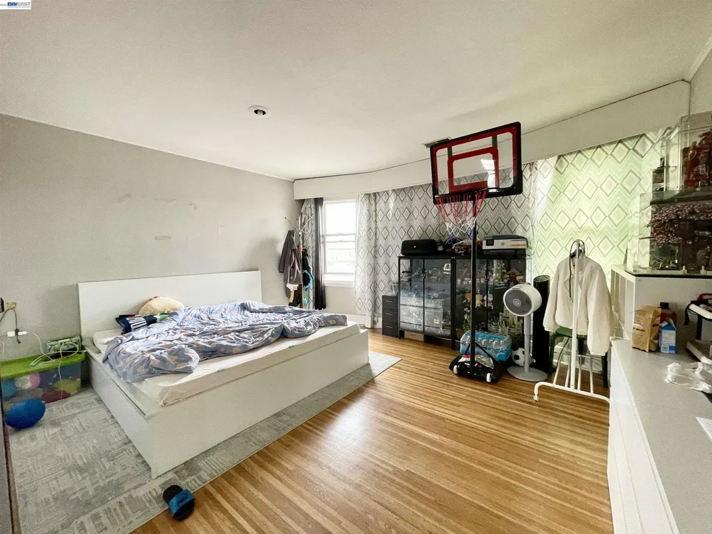 2517 Webb Avenue Alameda CA 94501