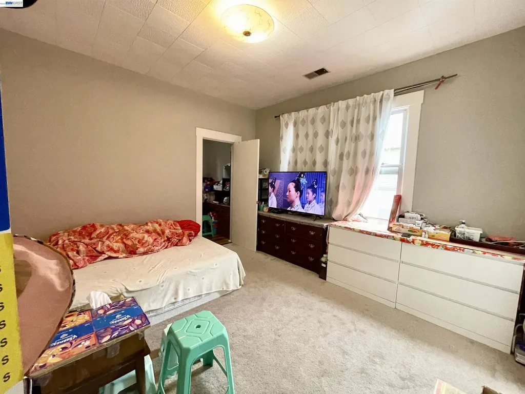 2517 Webb Avenue Alameda CA 94501