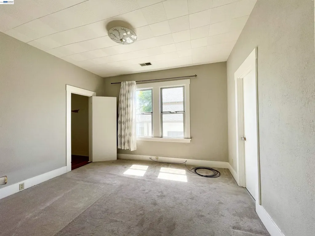 2517 Webb Avenue Alameda CA 94501