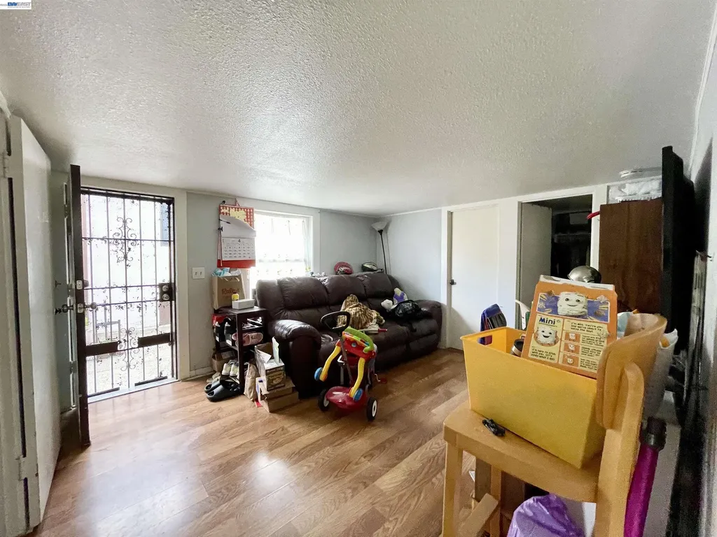 2517 Webb Avenue Alameda CA 94501