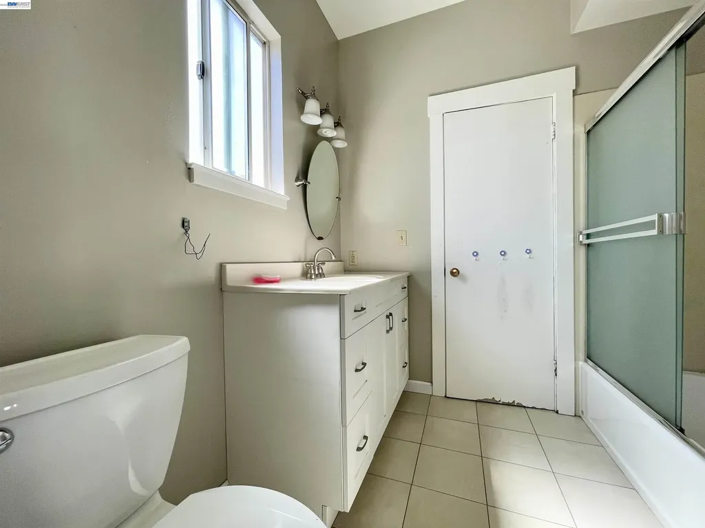 2517 Webb Avenue Alameda CA 94501