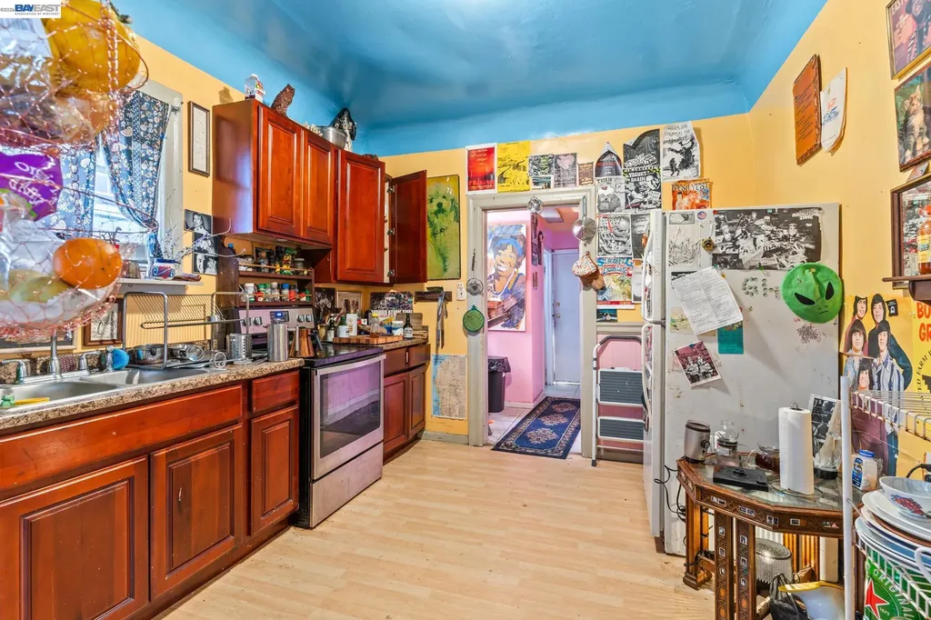 3856 West Street Oakland CA 94608