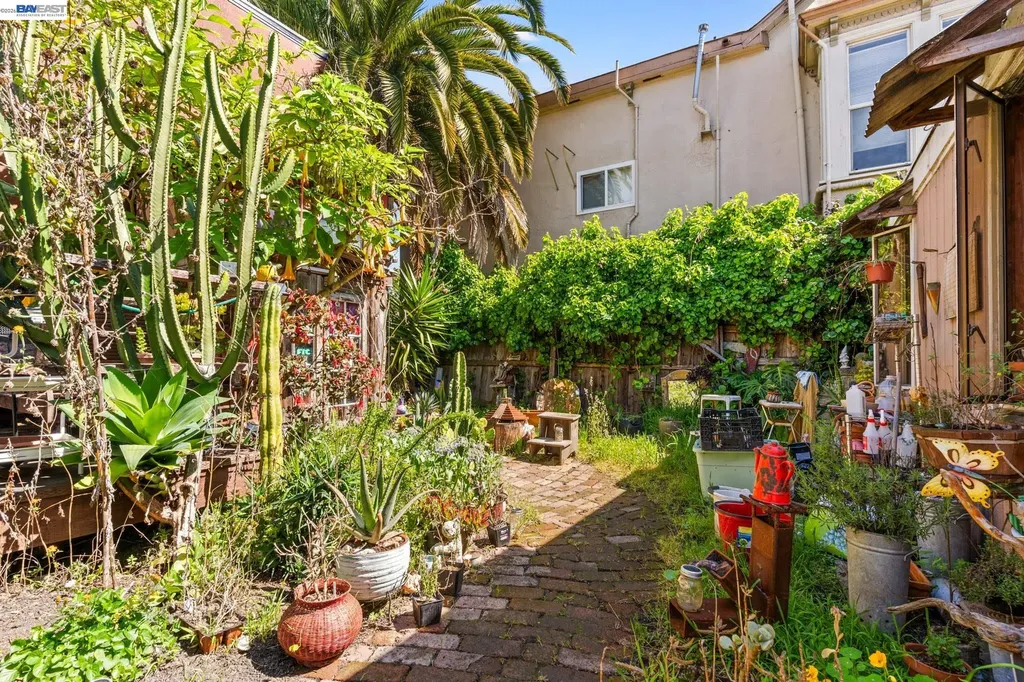 3856 West Street Oakland CA 94608