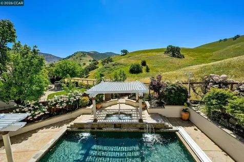 950 Maplegate Court Concord CA 94521