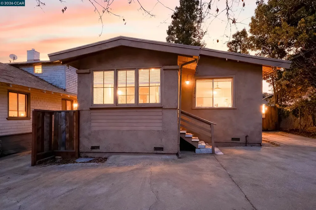 Oakland CA, 2596 Macarthur Boulevard