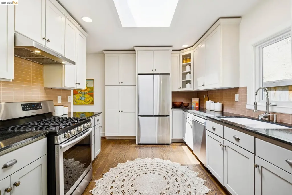 6720 Manor Crest Oakland CA 94618