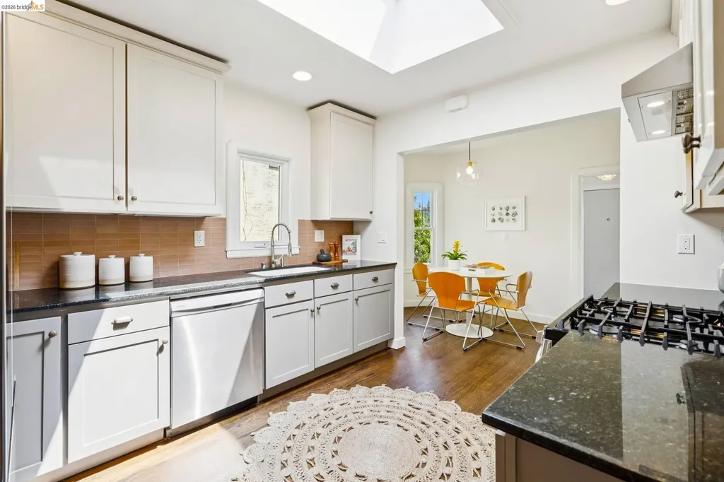 6720 Manor Crest Oakland CA 94618