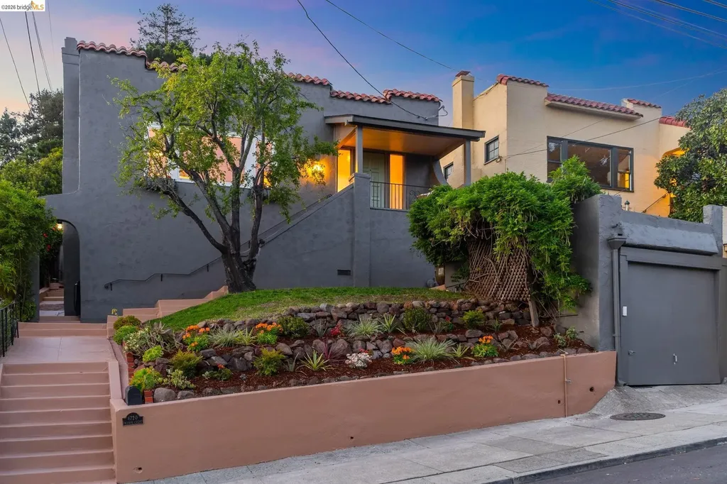 6720 Manor Crest Oakland CA 94618