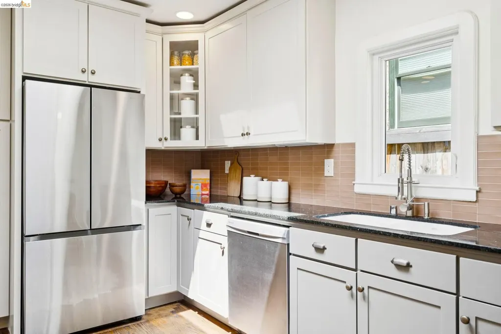 6720 Manor Crest Oakland CA 94618