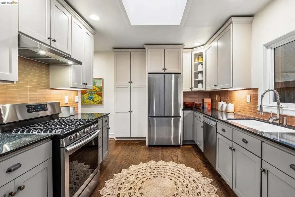 6720 Manor Crest Oakland CA 94618