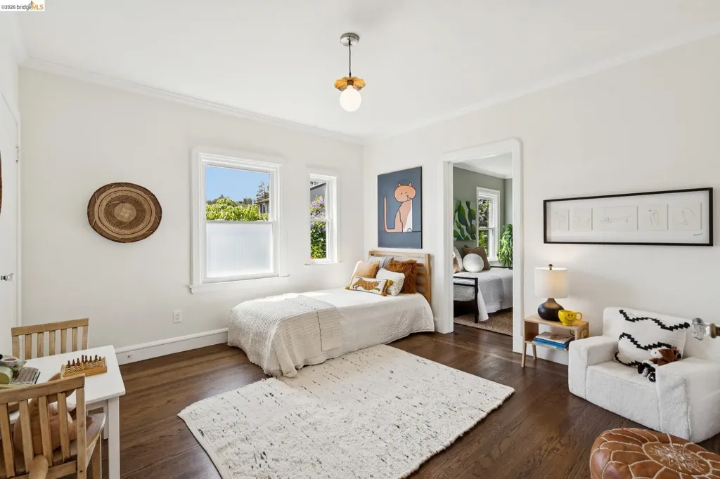 6720 Manor Crest Oakland CA 94618