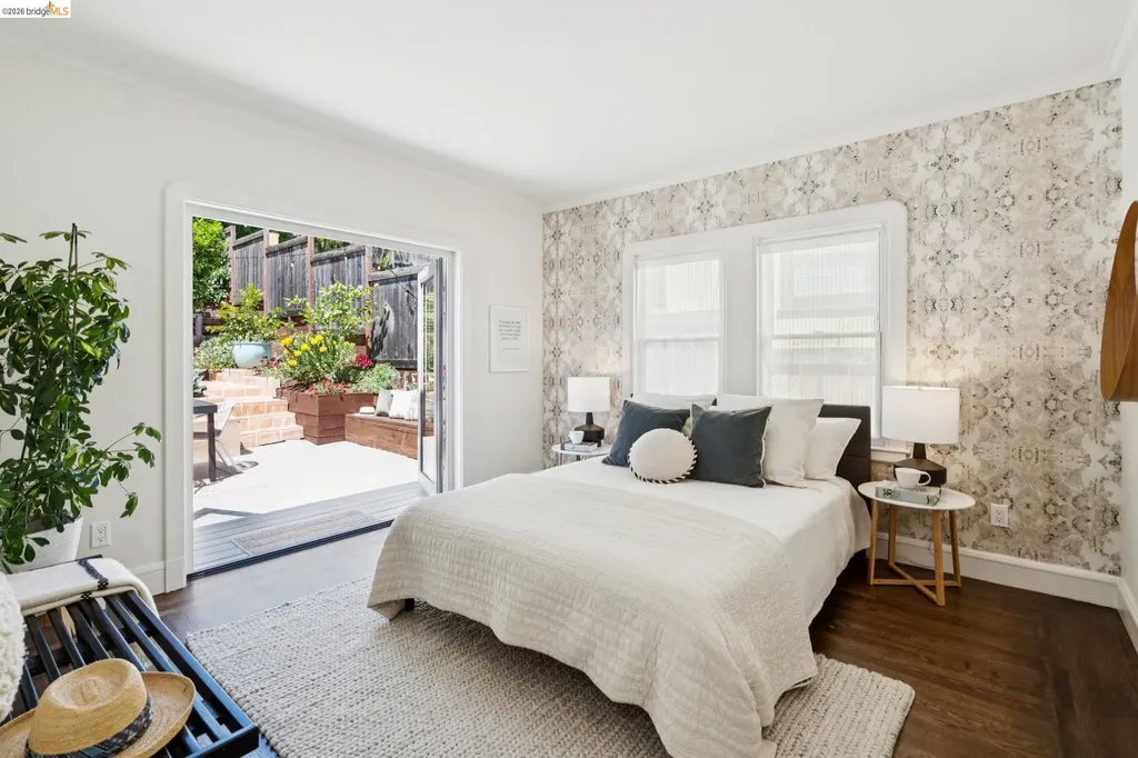 6720 Manor Crest Oakland CA 94618
