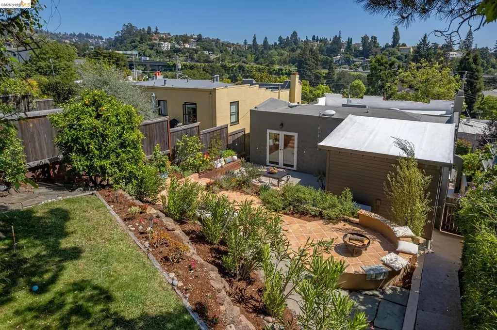 6720 Manor Crest Oakland CA 94618