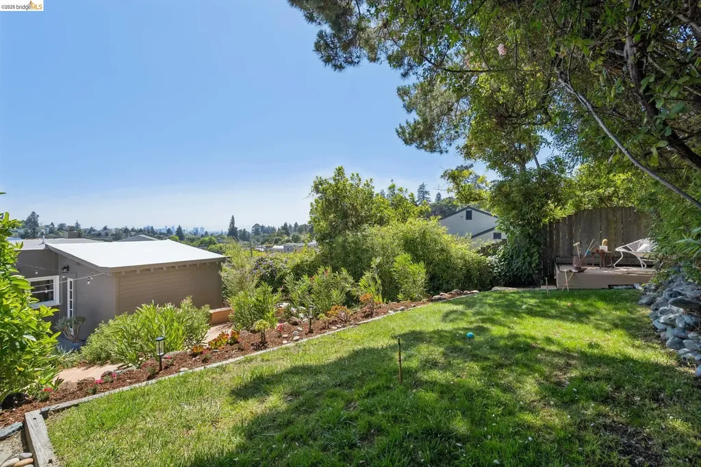 6720 Manor Crest Oakland CA 94618