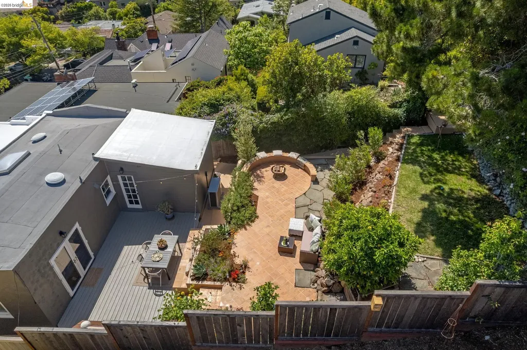 6720 Manor Crest Oakland CA 94618