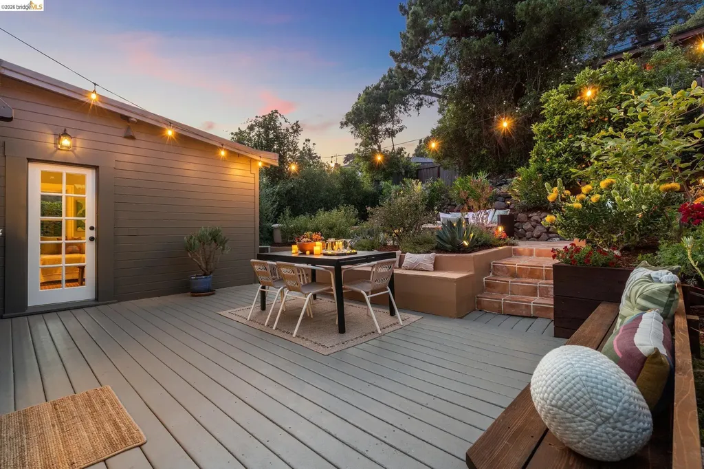6720 Manor Crest Oakland CA 94618