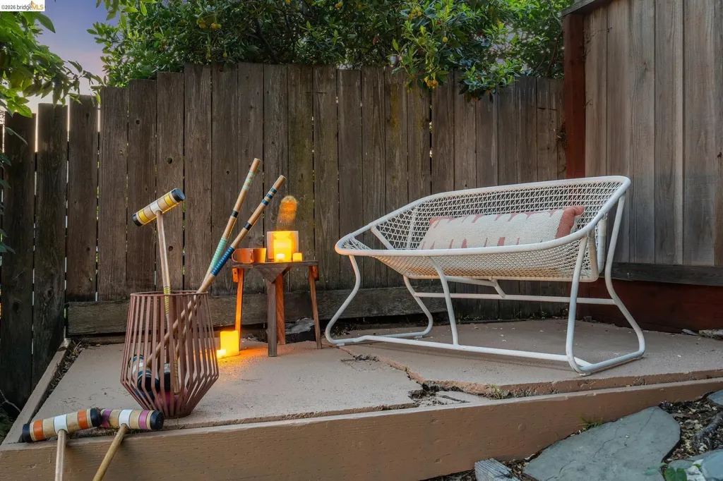 6720 Manor Crest Oakland CA 94618
