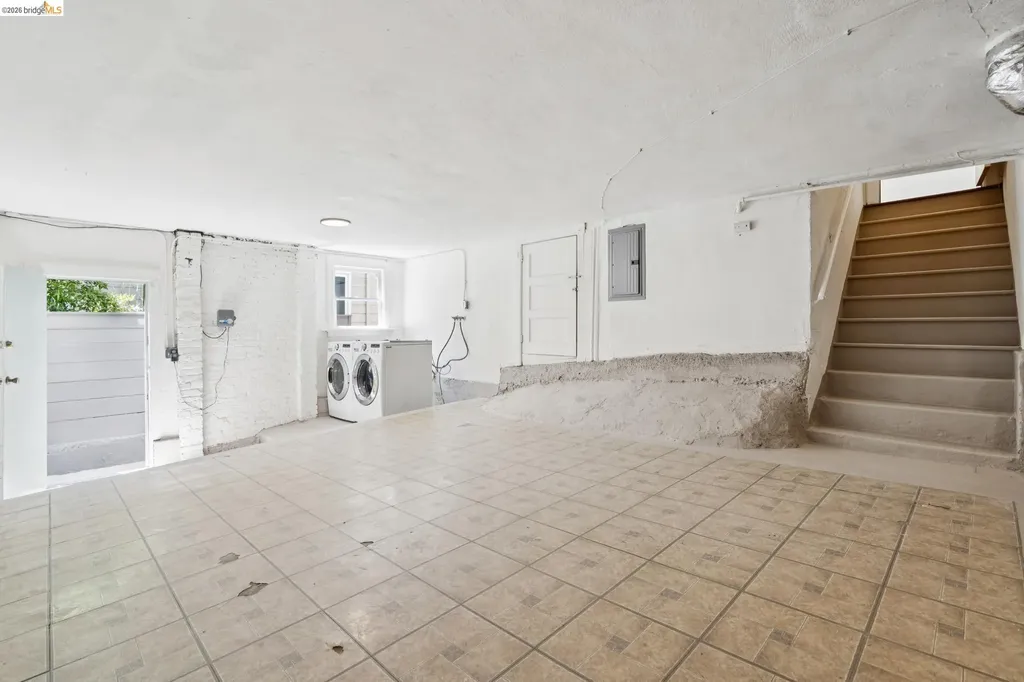 6720 Manor Crest Oakland CA 94618