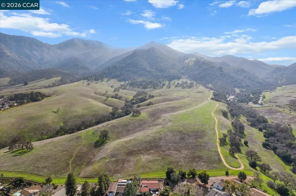 599 Mt Dell Drive Clayton CA 94517