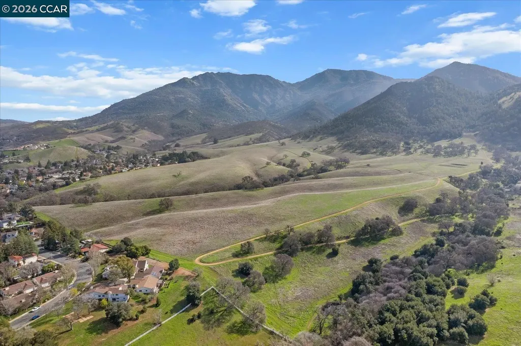 599 Mt Dell Drive Clayton CA 94517