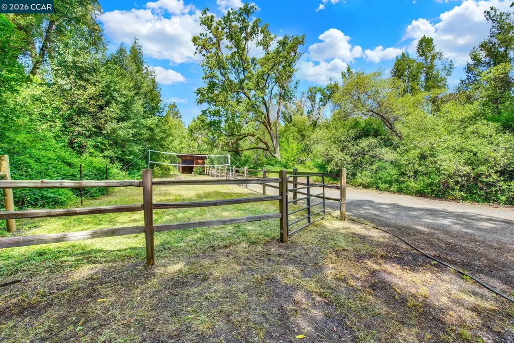 4009A Redwood Road Napa CA 94558